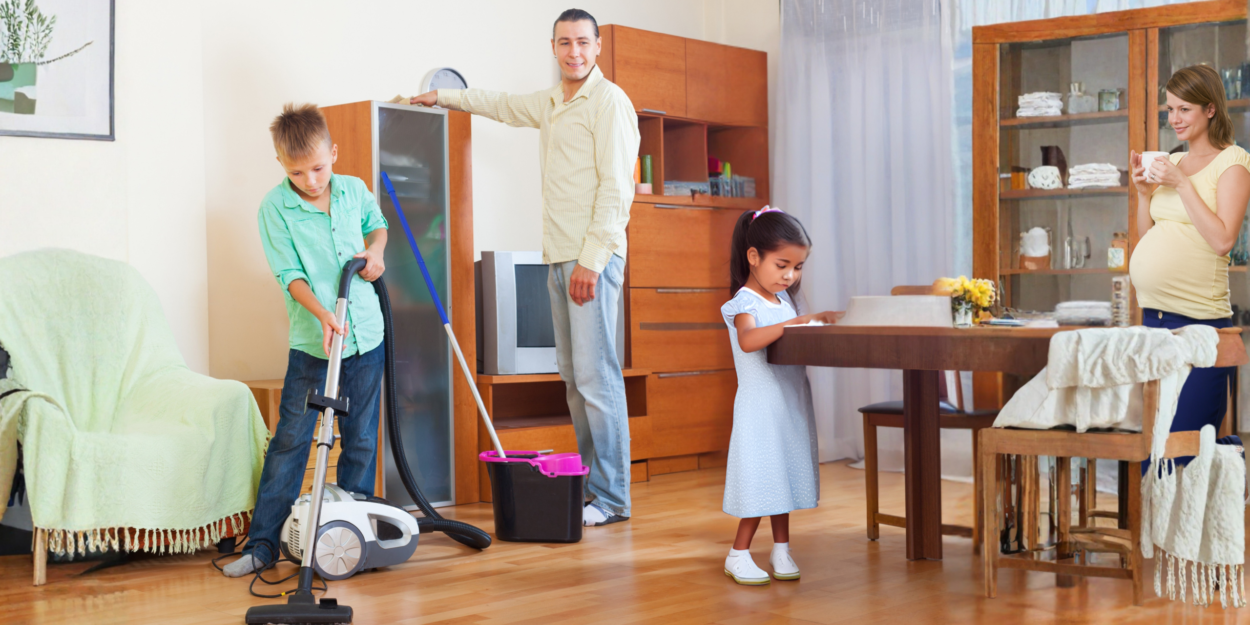 No instructions needed - Eva Rado Mum observing her family sharing household tasks without needing her instructions.